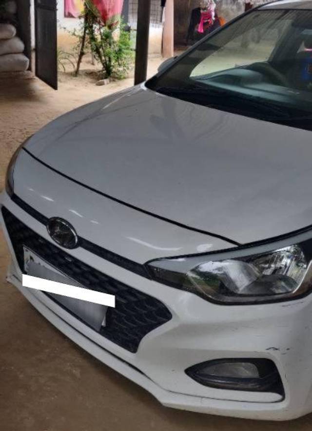 https://images10.gaadi.com/usedcar_image/4629371/original/processed_da4434e4-3837-46e0-bf72-39d7bdf53d36.jpg?imwidth=6400