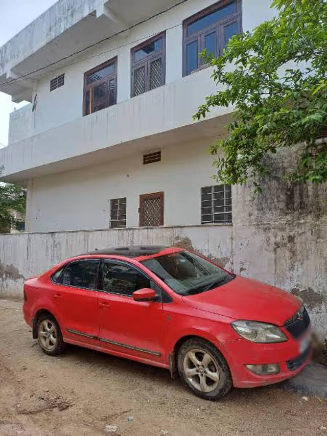 https://images10.gaadi.com/usedcar_image/4629385/original/83fbc66f-b3ce-496f-a124-3e4e927819e6.png?imwidth=6400