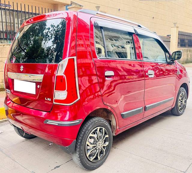https://images10.gaadi.com/usedcar_image/4629416/original/processed_9b82eece4d87747695f4d912ffbe4fd2.jpg?imwidth=6401
