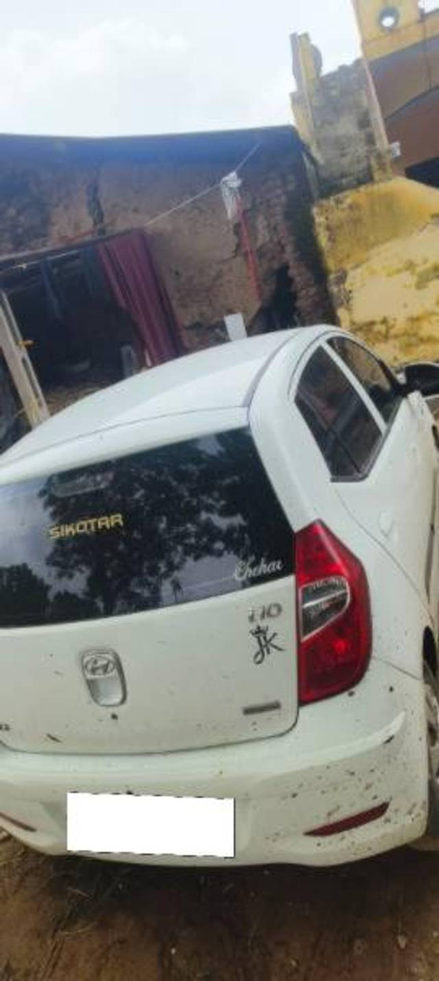 https://images10.gaadi.com/usedcar_image/4629422/original/processed_8a136d04-9e3e-41b6-8278-0d66a5c79770.jpg?imwidth=6401