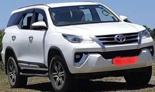 https://images10.gaadi.com/usedcar_image/4629427/original/processed_0d8068e1-73d9-41a9-b012-117835174c1b.jpg?imwidth=6400