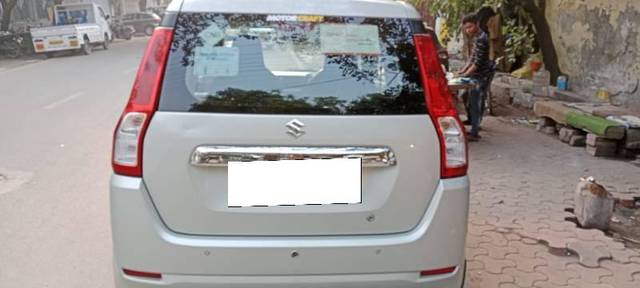 https://images10.gaadi.com/usedcar_image/4629432/original/processed_f2ac298d-4d58-4bdc-9df8-cfdb6b4ea35a.jpg?imwidth=6401