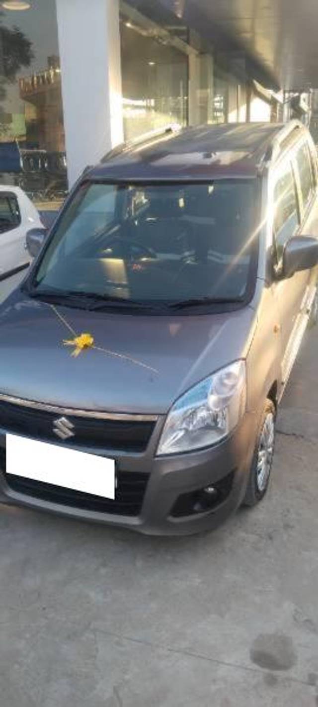 https://images10.gaadi.com/usedcar_image/4629446/original/processed_f050905b-a2d1-4feb-b0c8-f40ffaaf0608.jpg?imwidth=6400