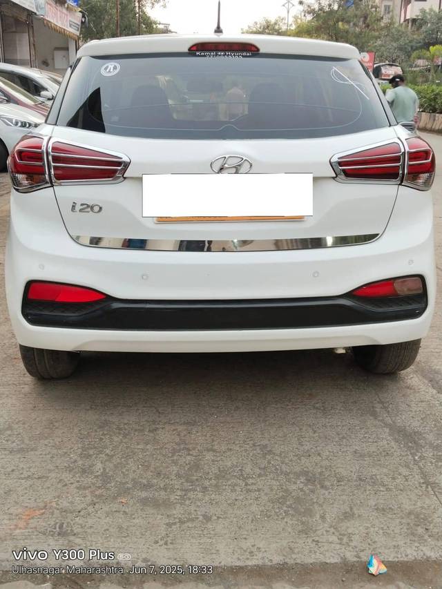 https://images10.gaadi.com/usedcar_image/4629448/original/processed_9140a16e0181f69931b1962d7cfda246.jpg?imwidth=6401