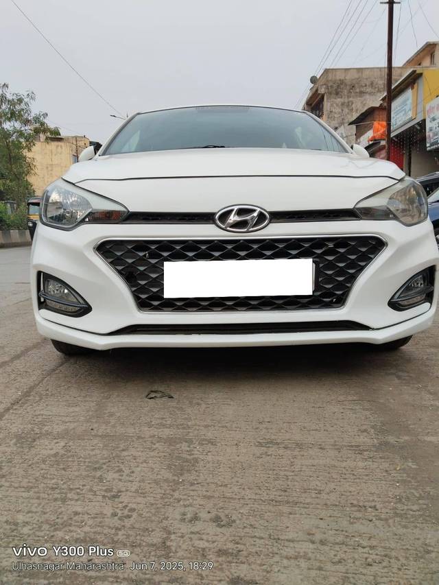 https://images10.gaadi.com/usedcar_image/4629448/original/processed_d48b4d682dec182bf8983c48c2945ad6.jpg?imwidth=6402