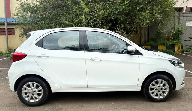 https://images10.gaadi.com/usedcar_image/4629456/original/5a3d049a7d66a271656ef1d21fd1db67.jpg?imwidth=6401