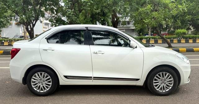 https://images10.gaadi.com/usedcar_image/4629459/original/processed_ff2c083ef04dab619714a4d0e437ff75.jpg?imwidth=6401