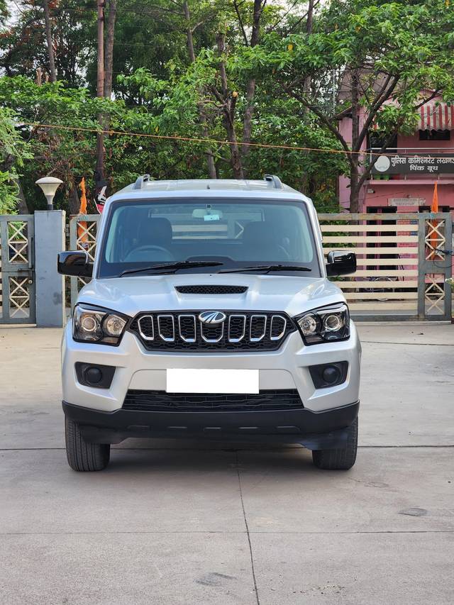 https://images10.gaadi.com/usedcar_image/4629464/original/processed_765e216625b0f79bd1f8f6f22faf0197.jpg?imwidth=6400