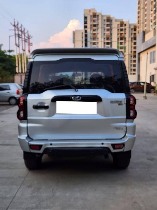 https://images10.gaadi.com/usedcar_image/4629464/original/processed_e5645a76e81e1d090c2b8f8e019454fc.jpg?imwidth=6401