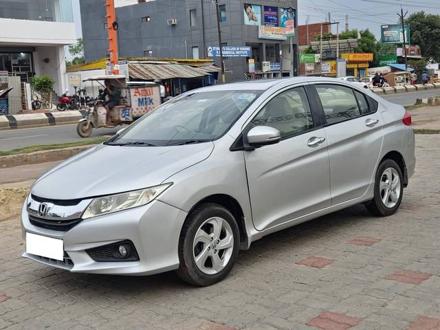 https://images10.gaadi.com/usedcar_image/4629465/original/processed_4cdec10bfe13ff011f102dc5db84f966.jpg?imwidth=6401