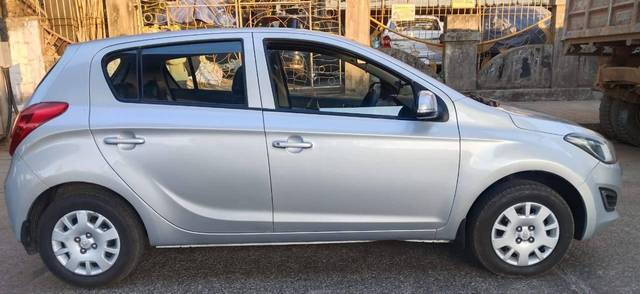 https://images10.gaadi.com/usedcar_image/4629472/original/processed_a98e07a267d8d9d4b558278973220a68.jpeg?imwidth=6401