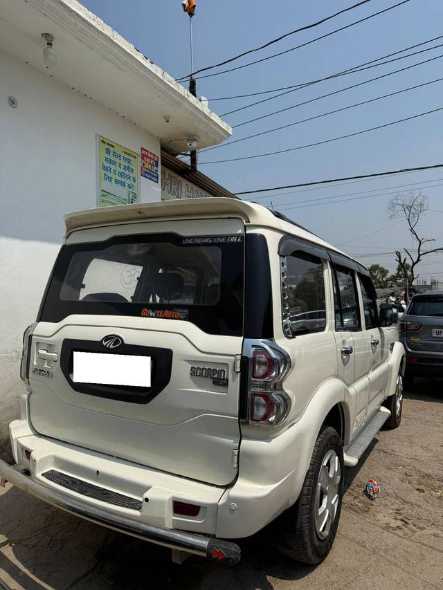https://images10.gaadi.com/usedcar_image/4629476/original/processed_06f489fbd56d661e5c7d7039ba23d8a7.jpg?imwidth=6402