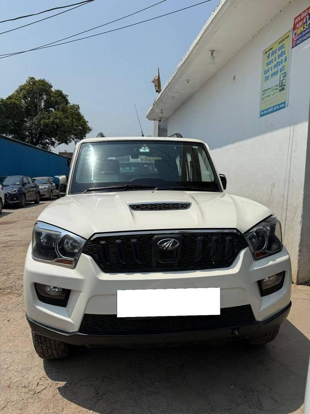 https://images10.gaadi.com/usedcar_image/4629476/original/processed_16c256f85ac809bc47c24841afbc3846.jpg?imwidth=6400