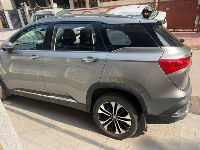 https://images10.gaadi.com/usedcar_image/4629509/original/processed_acc061e0-8e08-478b-940a-cd3585a19932.jpg?imwidth=6402