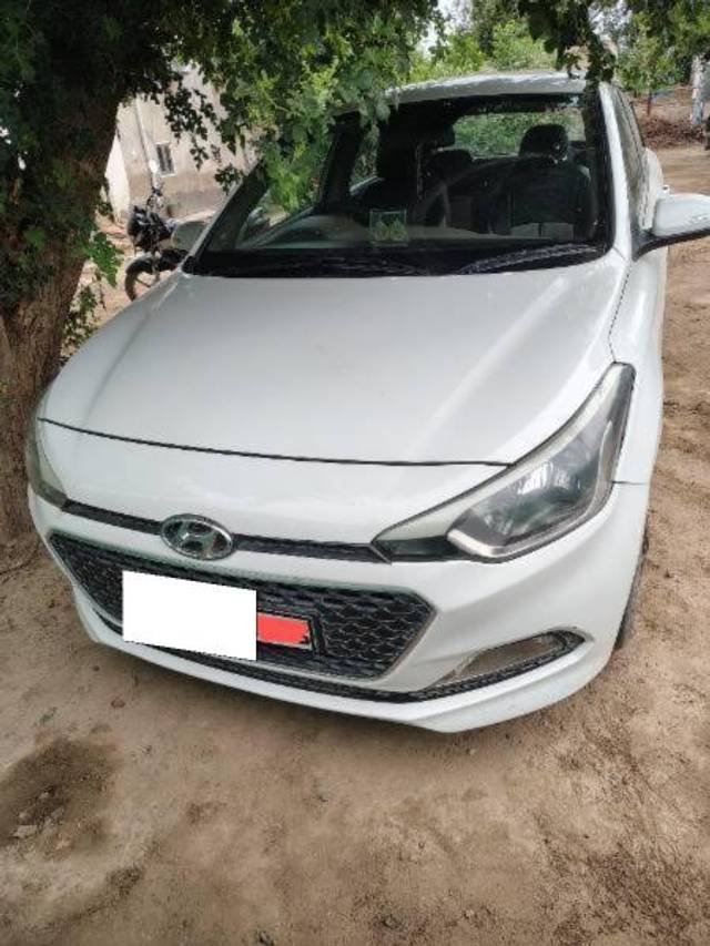 https://images10.gaadi.com/usedcar_image/4629514/original/processed_9eee0232-c67a-4b9e-a645-b6303b87f84c.jpg?imwidth=6400