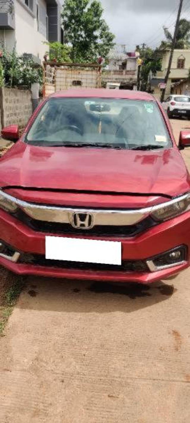 https://images10.gaadi.com/usedcar_image/4629524/original/processed_3b01eb6a-afbd-4466-a706-19f3a6f80c5e.jpg?imwidth=6400