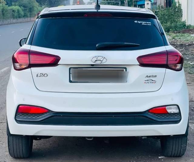 https://images10.gaadi.com/usedcar_image/4629525/original/processed_56f64fcf-a48b-4cb0-a1e6-da39fe38ae71.jpg?imwidth=6402