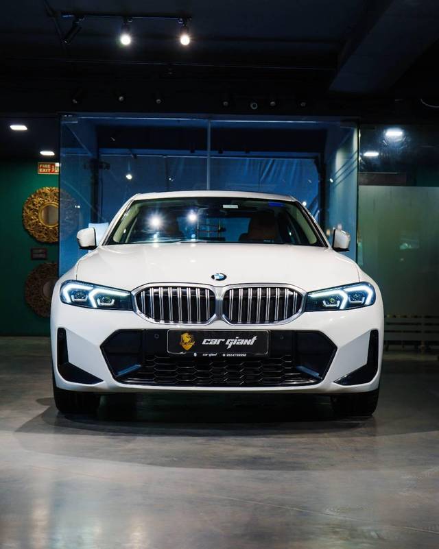 https://images10.gaadi.com/usedcar_image/4629549/original/processed_db5ceb75c785b337d48d090736257966.jpeg?imwidth=6400