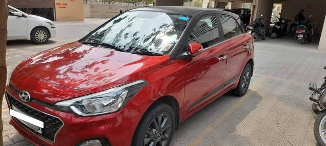https://images10.gaadi.com/usedcar_image/4629554/original/processed_896c49c5-e24d-4ee1-9308-73c327c690fe.jpeg?imwidth=6400