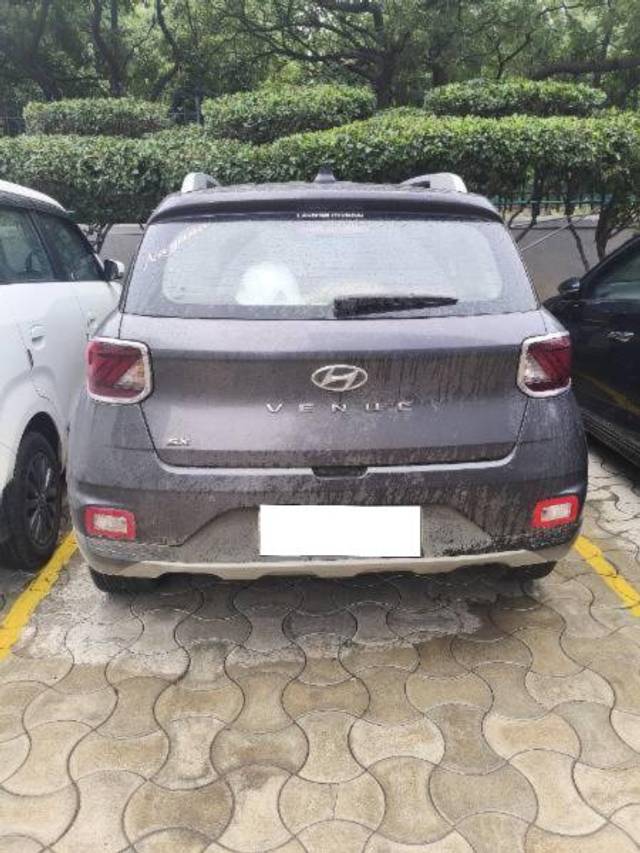 https://images10.gaadi.com/usedcar_image/4629573/original/processed_bda74afd-9e5c-42ed-92aa-747148cd17f8.jpg?imwidth=6400