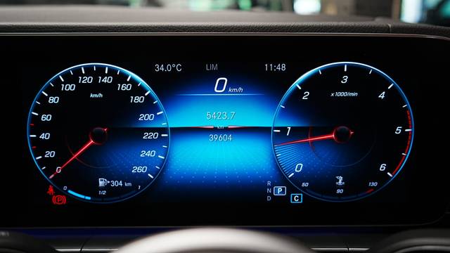 https://images10.gaadi.com/usedcar_image/4629584/original/9b231dd59d9e41181e2116583525e5fa.jpeg?imwidth=6402