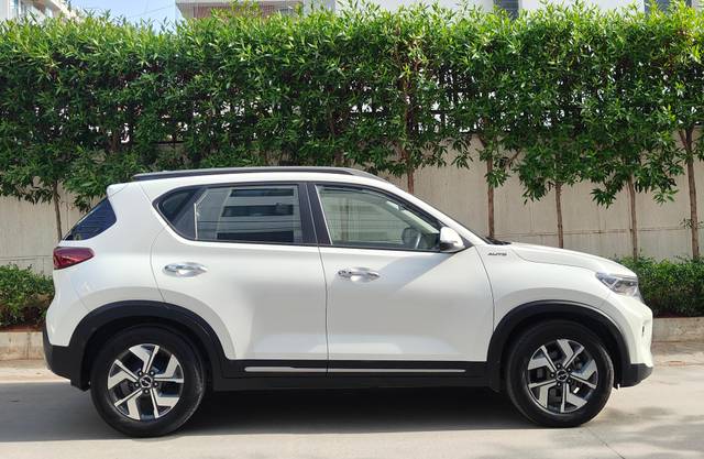 https://images10.gaadi.com/usedcar_image/4629596/original/c3d6908e2f2b57a68b9805774f0d1e66.jpg?imwidth=6401
