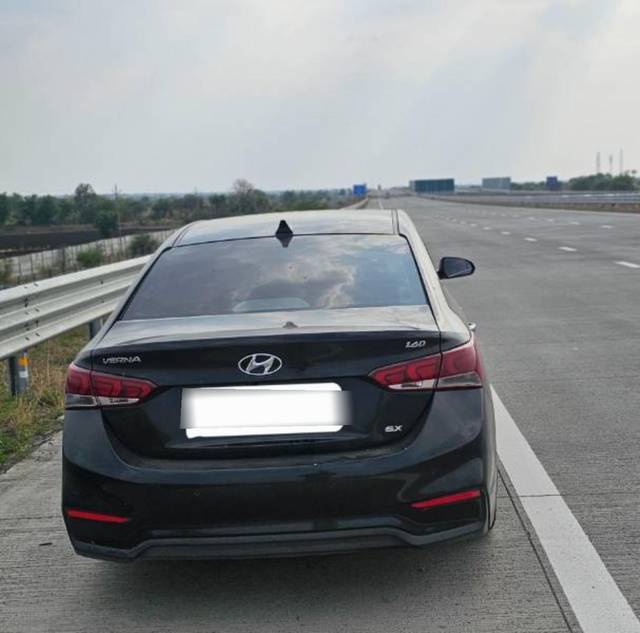 https://images10.gaadi.com/usedcar_image/4629606/original/processed_26a90569-397b-4148-9f2c-d95c6cca5337.jpg?imwidth=6401