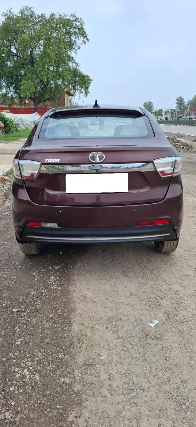 https://images10.gaadi.com/usedcar_image/4629627/original/processed_e82670f4-fc8a-4806-a364-108471b43d20.jpg?imwidth=6402