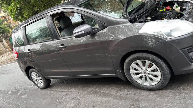 https://images10.gaadi.com/usedcar_image/4629665/original/processed_7494b7eb-c09e-46a0-8b27-db50fe8402a1.jpg?imwidth=6400