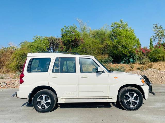 https://images10.gaadi.com/usedcar_image/4629691/original/processed_9e88bd7e-c676-4b1a-a6e2-ed85d8cc12b7.jpg?imwidth=6401