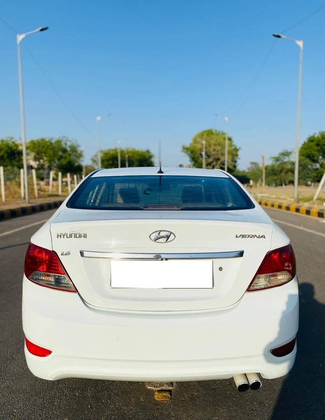 https://images10.gaadi.com/usedcar_image/4629697/original/processed_9fe330a9-ccae-46a9-8d18-e5690da743cf.jpg?imwidth=6402