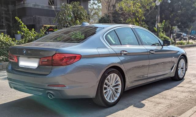 https://images10.gaadi.com/usedcar_image/4629699/original/processed_638caa7b-f100-4c01-a38a-85ad3bbdc589.jpg?imwidth=6401