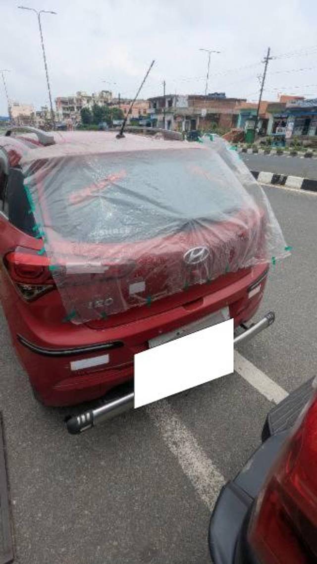 https://images10.gaadi.com/usedcar_image/4629700/original/processed_b91c6f1a-3e06-4bcb-a4e3-57aa52cbcdfc.jpg?imwidth=6400