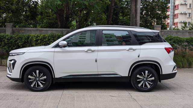 https://images10.gaadi.com/usedcar_image/4629711/original/processed_18ba7bc6-6c2d-4bdd-b9ff-624b1b57f951.jpg?imwidth=6402
