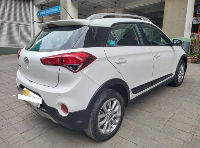 https://images10.gaadi.com/usedcar_image/4629714/original/processed_a9ec9fe6fcd4b7df7dca22c773a8cb35.jpg?imwidth=6401