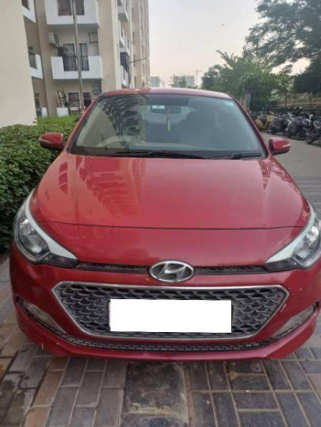 https://images10.gaadi.com/usedcar_image/4629720/original/processed_15e58ee6-1697-4ce6-b924-326fb49319c3.jpg?imwidth=6400