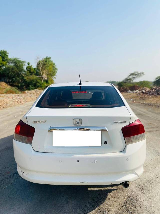 https://images10.gaadi.com/usedcar_image/4629727/original/processed_f7eb92ea-9614-493d-99cd-19d97b04f083.jpg?imwidth=6402