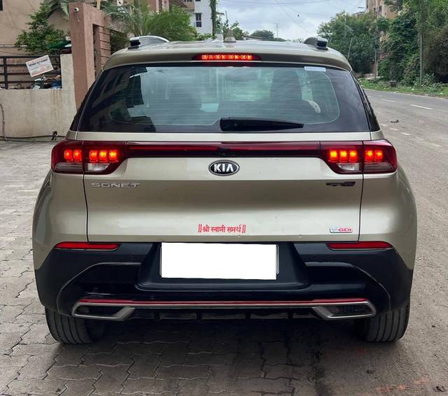 https://images10.gaadi.com/usedcar_image/4629767/original/processed_39b76e3ac409dd430df2caca50e13e27.jpg?imwidth=6401