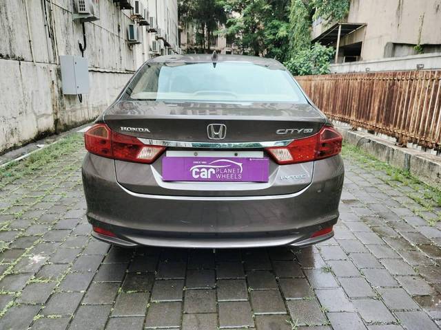 https://images10.gaadi.com/usedcar_image/4629774/original/processed_566d36da4e91edd1442ebf59c5df729d.jpg?imwidth=6401