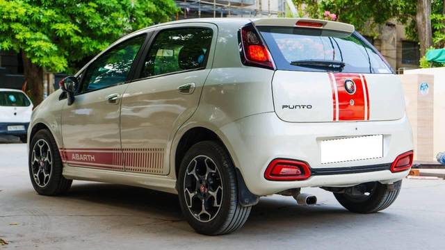 https://images10.gaadi.com/usedcar_image/4629775/original/processed_56f2ec18c44307fbfa160495c3823bc6.jpeg?imwidth=6402