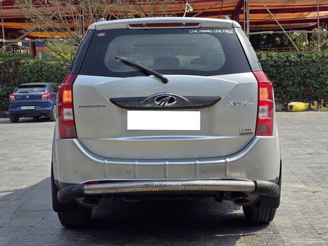 https://images10.gaadi.com/usedcar_image/4629835/original/processed_a7ec2f93-a5f6-4853-ae4a-15bafdfe0d0e.jpg?imwidth=6402
