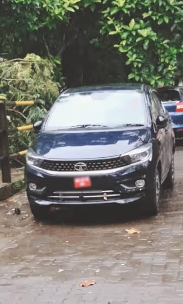 https://images10.gaadi.com/usedcar_image/4629842/original/e2e4b0d5-40d2-4b01-aecb-9535bf5c0bfd.png?imwidth=6400