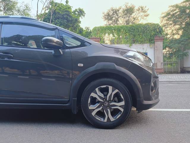 https://images10.gaadi.com/usedcar_image/4629858/original/d1168f261917118879b2f99e9a20e1fc.jpg?imwidth=6400