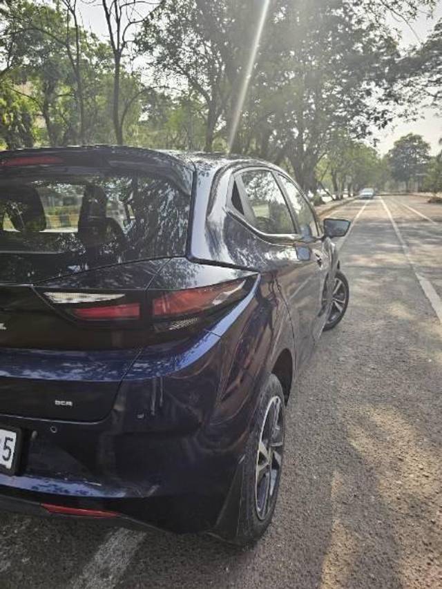https://images10.gaadi.com/usedcar_image/4629862/original/processed_processed_5c1dd1d8-ad80-4b0f-82a7-769cafb73bcf.jpg?imwidth=6401