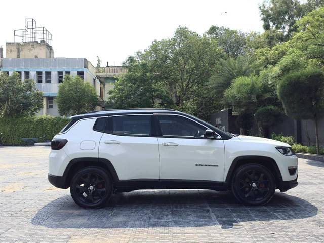https://images10.gaadi.com/usedcar_image/4629874/original/processed_15d9e9e3-dbd9-4ef4-a811-928a599c3183.jpg?imwidth=6401
