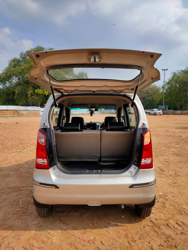 https://images10.gaadi.com/usedcar_image/4629875/original/628f25174e85721ea3ef6479167b56d1.jpg?imwidth=6402