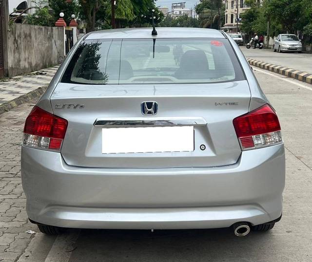 https://images10.gaadi.com/usedcar_image/4629886/original/processed_084cc8e4af4be1330fb4ea33739db537.jpg?imwidth=6402