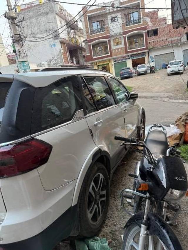 https://images10.gaadi.com/usedcar_image/4629896/original/processed_ac237087-491e-4b8d-8510-c763d61087a9.jpeg?imwidth=6402