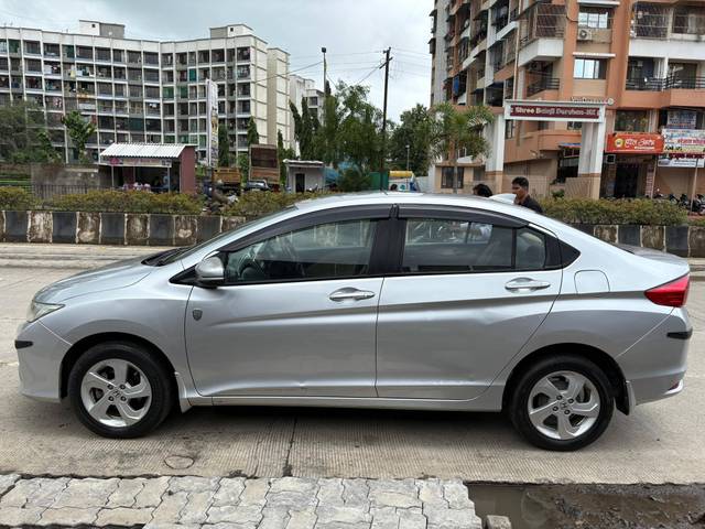 https://images10.gaadi.com/usedcar_image/4629907/original/processed_93ac47d0-269d-42a6-9b46-336351ade47f.jpg?imwidth=6402