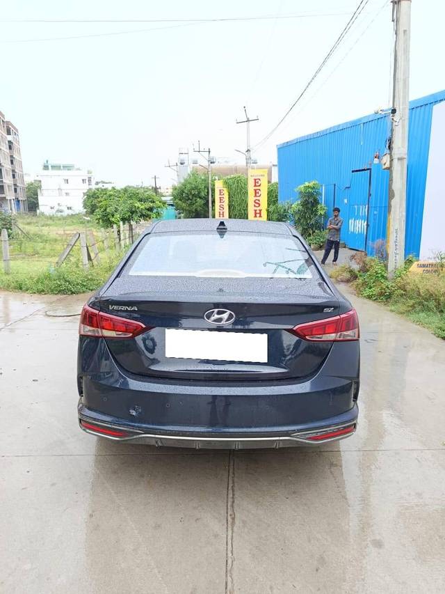 https://images10.gaadi.com/usedcar_image/4629910/original/processed_41f3a008a204a99df1ba4e3e14de5cc3.jpg?imwidth=6402
